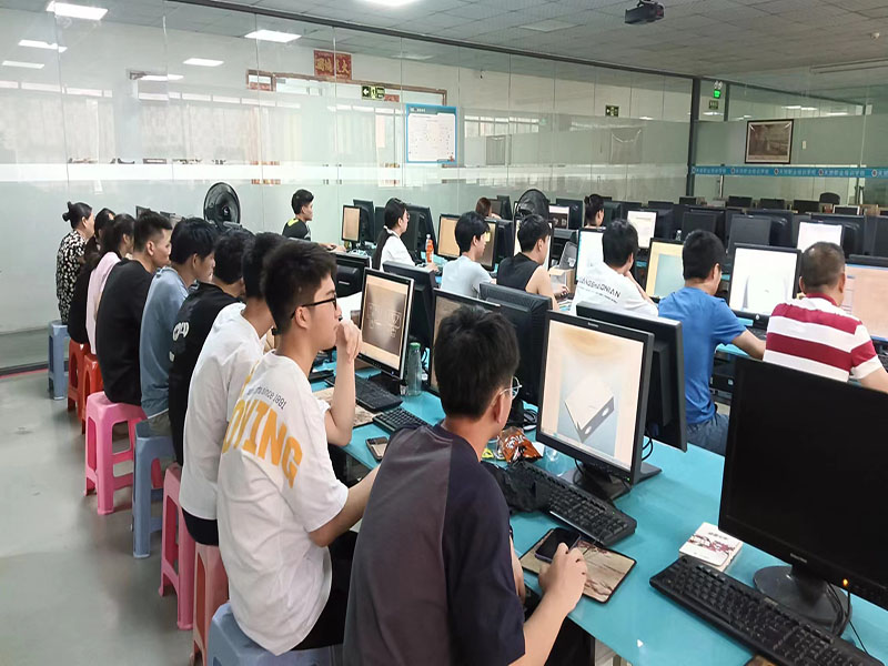 天骄学校-学生们练习中.jpg