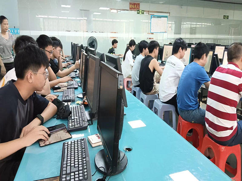 CAD同学课后练习中.jpg