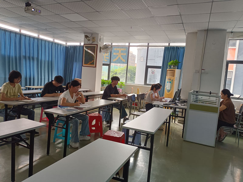东莞万江天骄电脑办公班老师上课中
