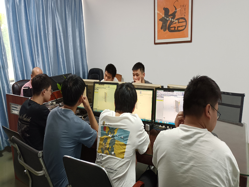 东莞万江天骄设计班老师上课中