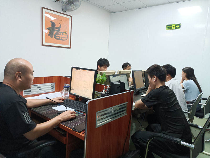 东莞万江天骄职校设计班老师上课中