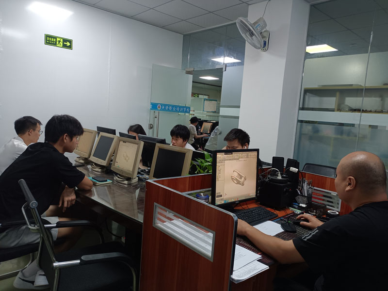 东莞万江天骄职校设计班老师上课中