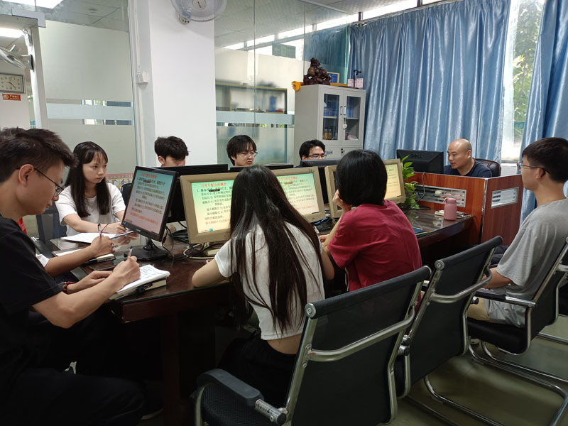 东莞万江天骄职校设计班老师上课中