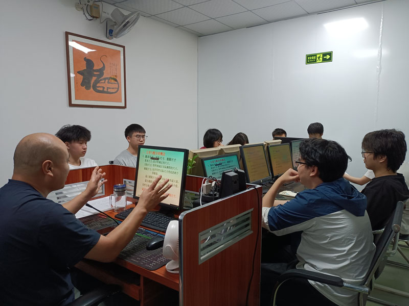 东莞万江天骄职校设计班老师上课中