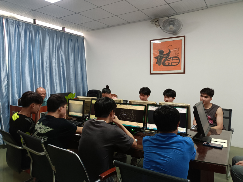 东莞万江天骄职校设计班老师上课中