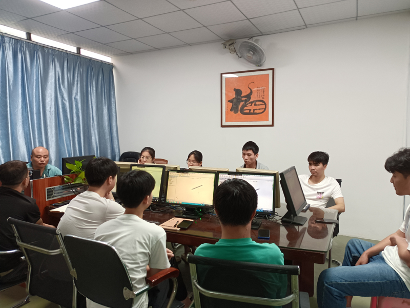 东莞万江天骄职校设计班老师上课中