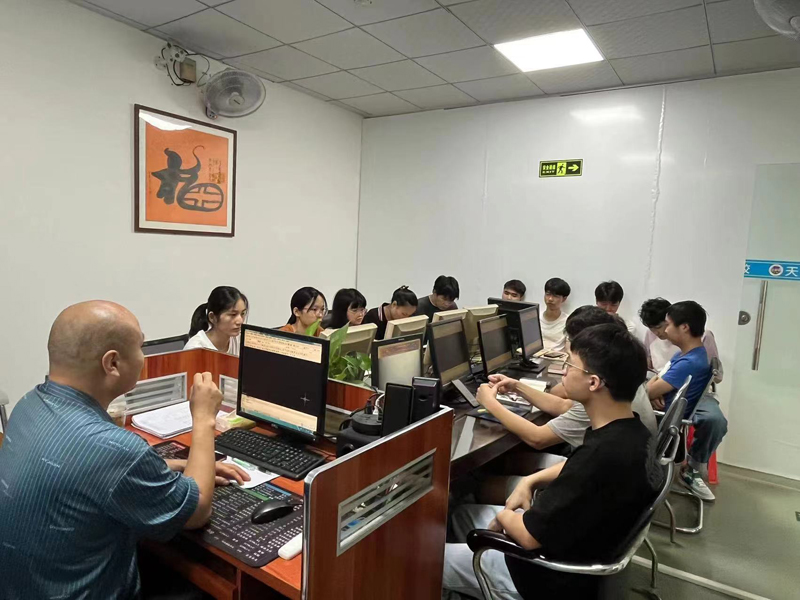 东莞万江天骄职校设计班老师上课中