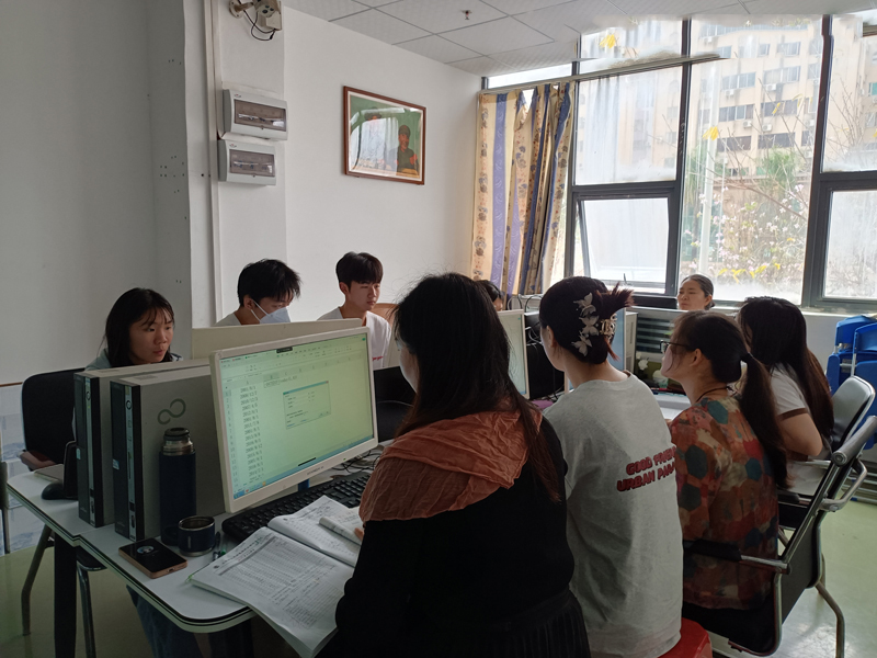 东莞万江天骄职校办公班学员上课中