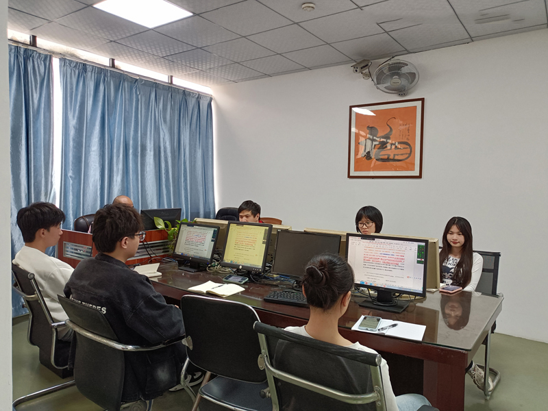 东莞万江天骄职校设计班老师上课中