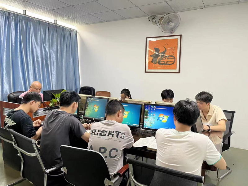 东莞万江天骄职校设计班老师上课中 