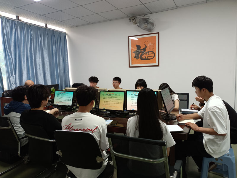 东莞万江天骄职校设计班老师上课中 (14).jpg