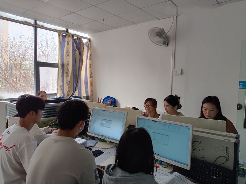 东莞万江天骄职校办公班学员上课中