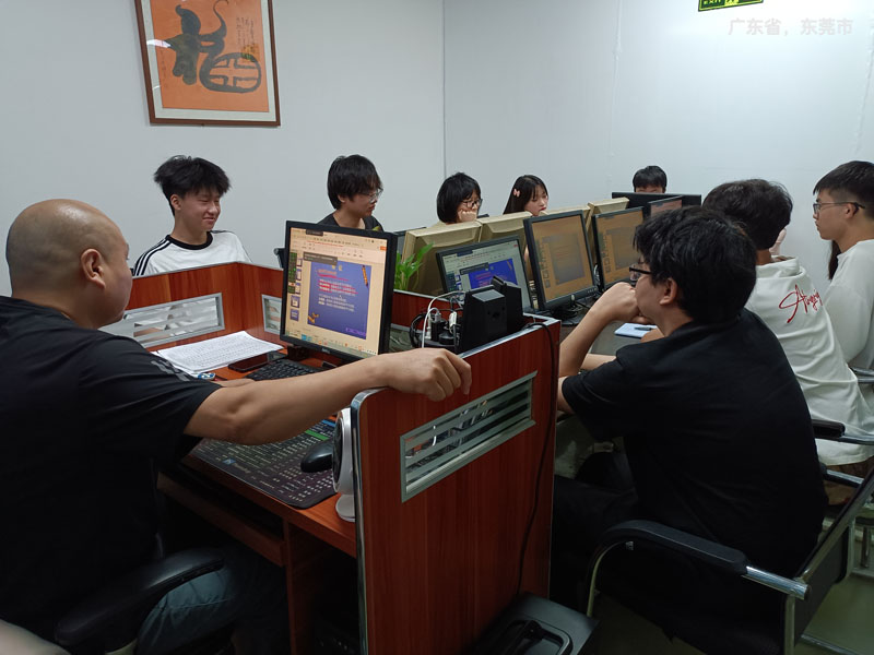 东莞万江天骄职校设计班老师上课中