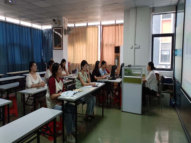 东莞万江天骄职校办公班学员上课中