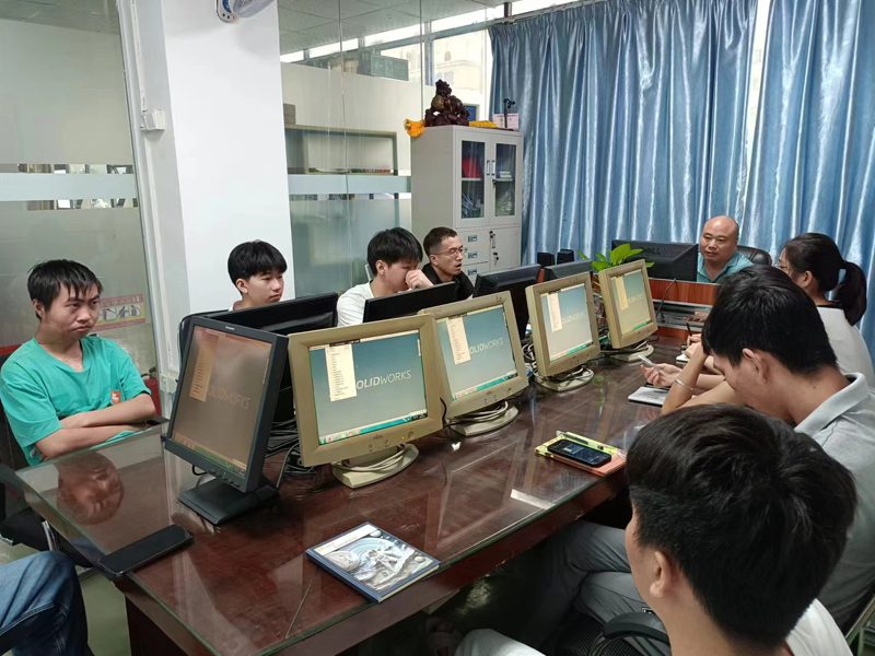 东莞万江天骄职校设计班老师上课中