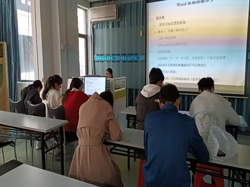 东莞万江天骄职校办公班学员上课中 (20).jpg