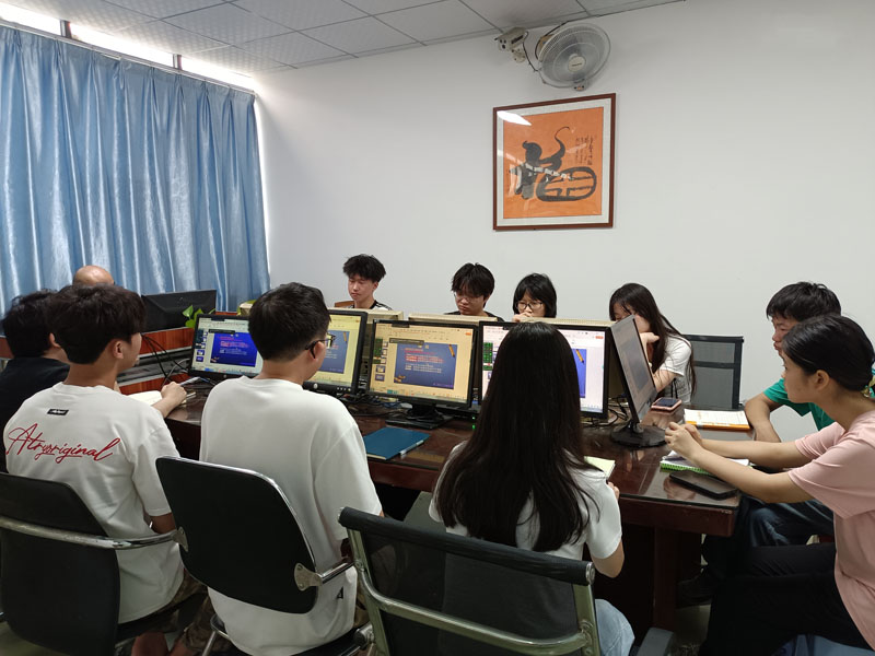 东莞万江天骄职校设计班老师上课中