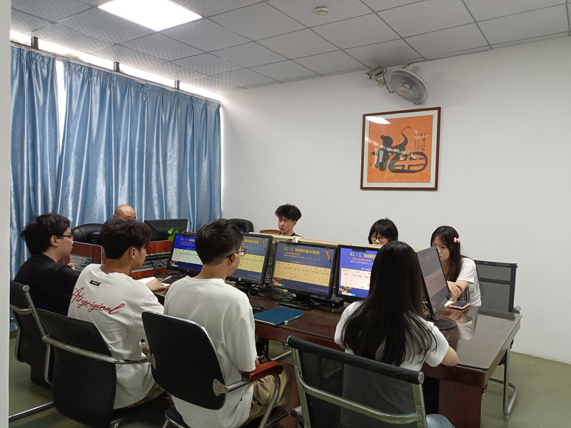 东莞万江天骄职校设计班老师上课中