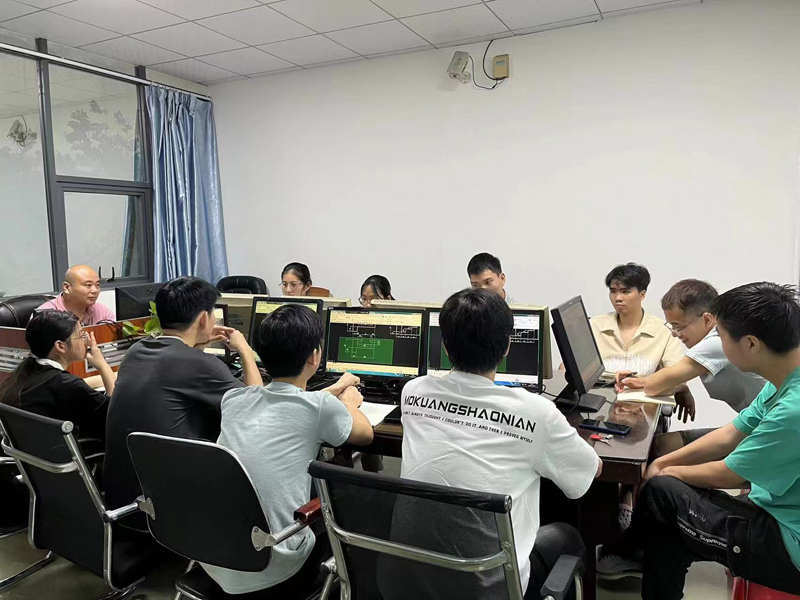 东莞万江天骄职校设计班老师上课中