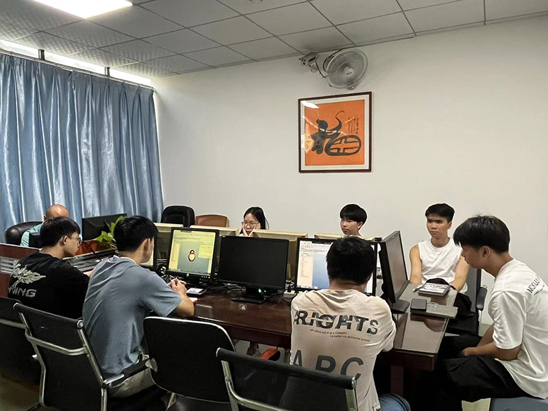 东莞万江天骄职校设计班老师上课中